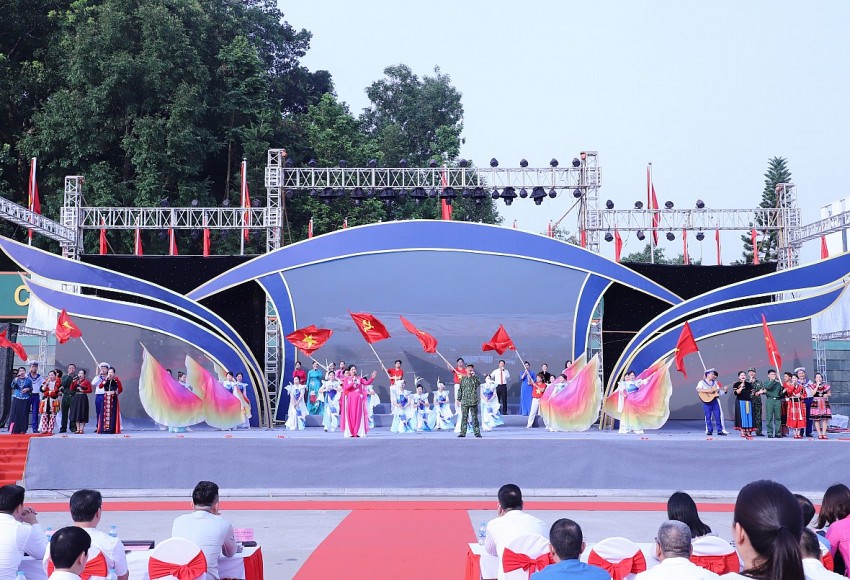 Tuyên Quang xuất quân đội tuyên truyền lưu động kỉ niệm ngày lễ lớn