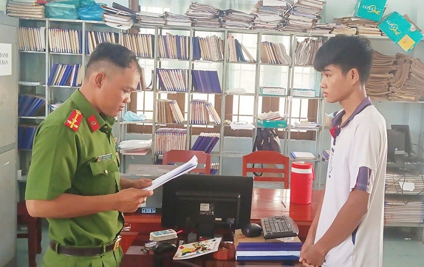 Bị can Phạm Duy Thanh bị Công an khởi tố, bắt tạm giam để điều tra tội cướp giật tài sản. Bị can Phạm Duy Thanh bị Công an khởi tố, bắt tạm giam để điều tra tội cướp giật tài sản.