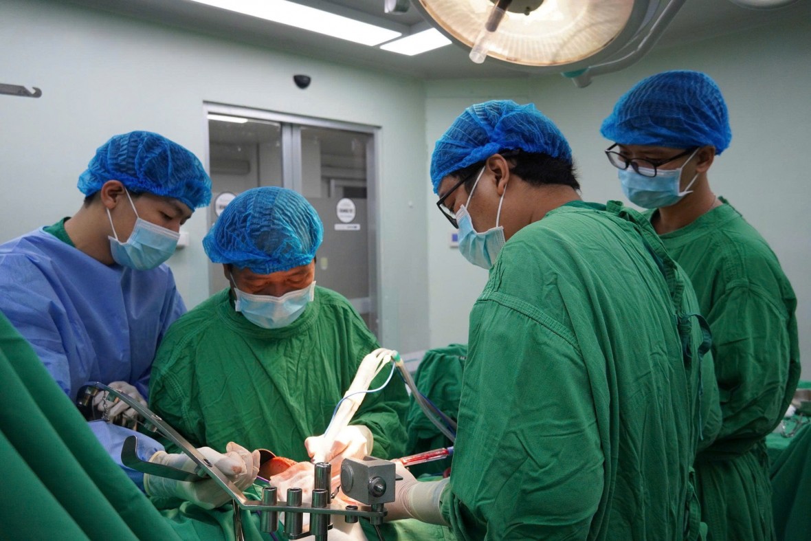 ĐBSCL Lần đầu dùng hệ thống dao mổ siêu âm CUSA phẫu thuật cắt gan