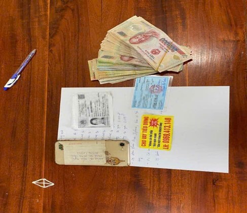 Bắt quả tang đối tượng cho vay lãi nặng, đe dọa con nợ Bắt quả tang đối tượng cho vay lãi nặng, đe dọa con nợ