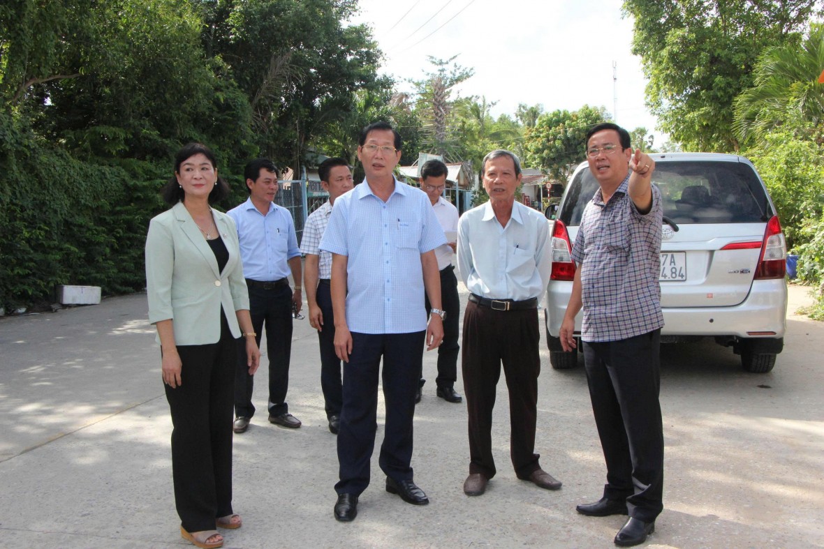 Phó Chủ tịch UBND tỉnh An Giang Lê Văn Phước kiểm tra tiến độ thi công Đường tỉnh 948 và giải ngân vốn đầu tư công