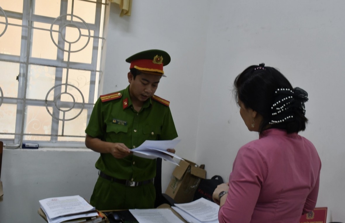 Bảo mẫu Quyên đã bị khởi tố bị can, bắt tạm giam