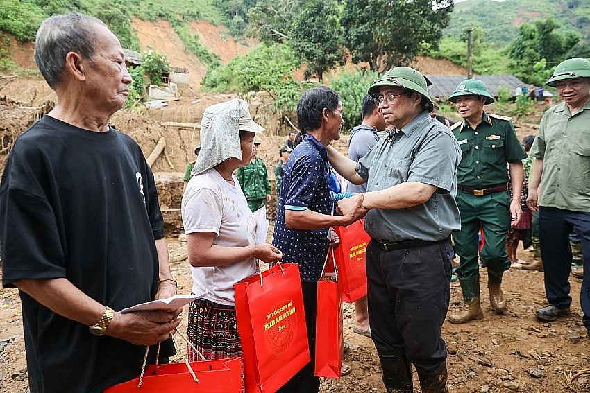Thủ tướng chỉ đạo tập trung khắc phục hậu quả thiên tai, ổn định đời sống Nhân dân