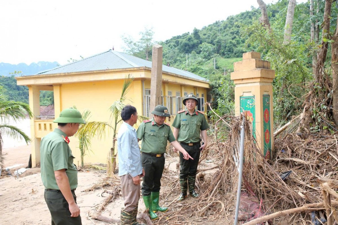 Khảo sát xây dựng Trường Phổ thông Dân tộc Bán trú Tiểu học Mỹ Lý 2, xã Mỹ Lý mới - Ảnh Công an Nghệ An.