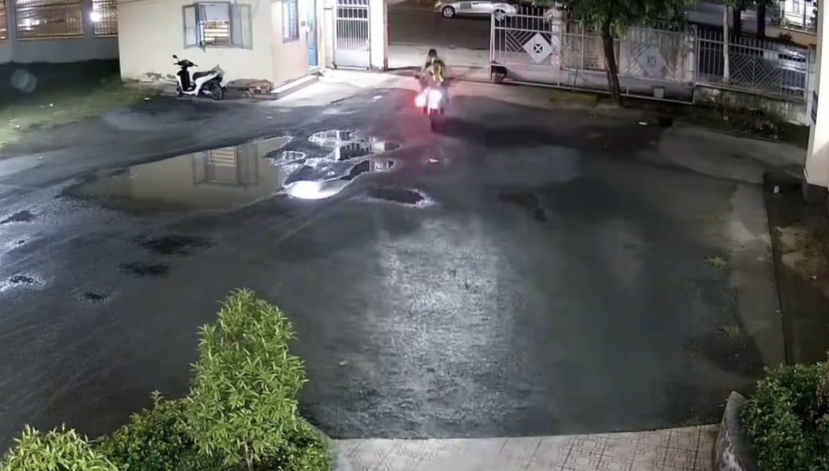 CSGT hỗ trợ kịp thời đưa bé gái co giật đi cấp cứu