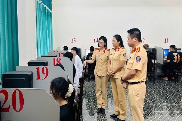 Kiểm tra đột xuất công tác sát hạch lái xe ở Ninh Bình Kiểm tra đột xuất công tác sát hạch lái xe ở Ninh Bình