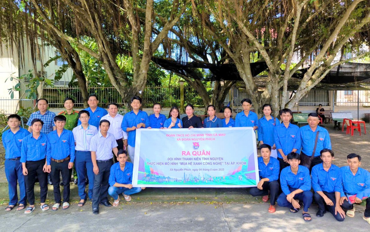 Cà Mau: Ra quân mô hình “Mùa hè xanh công nghệ” hỗ trợ người dân sử dụng dịch vụ công trực tuyến Cà Mau: Ra quân mô hình “Mùa hè xanh công nghệ” hỗ trợ người dân sử dụng dịch vụ công trực tuyến