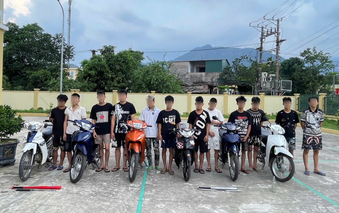 Quảng Ninh: Truy bắt nhóm thanh thiếu niên ném chai thủy tinh vào người đi đường trên QL18