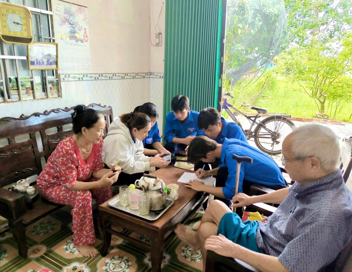 Cà Mau: Ra quân mô hình “Mùa hè xanh công nghệ” hỗ trợ người dân sử dụng dịch vụ công trực tuyến Cà Mau: Ra quân mô hình “Mùa hè xanh công nghệ” hỗ trợ người dân sử dụng dịch vụ công trực tuyến