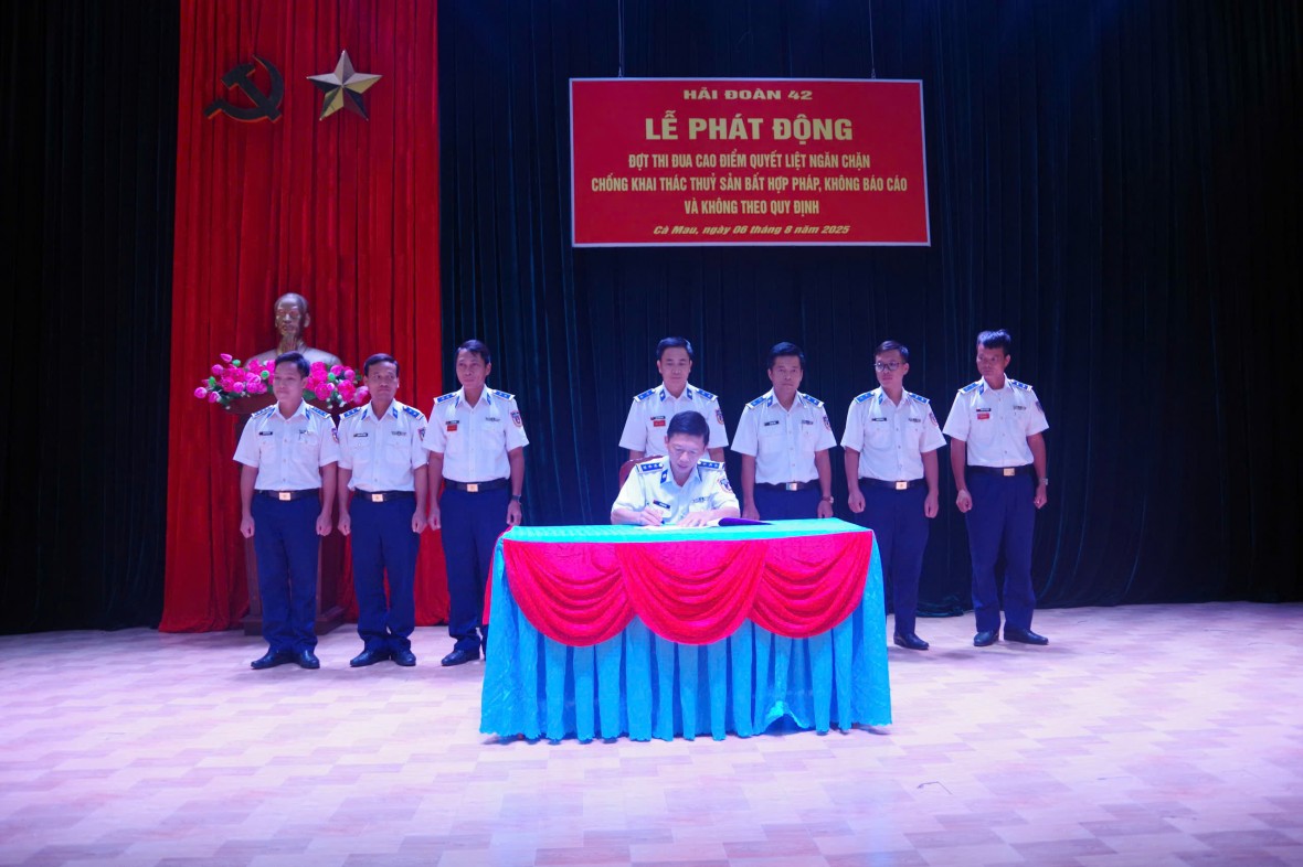 Hải đoàn 42 BTL Vùng Cảnh sát biển 4 quyết tâm đẩy lùi khai thác IUU tại xứ biển Năm Căn - Cà Mau
