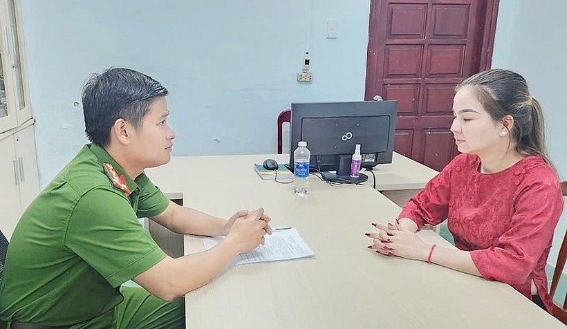 Trần Thị Kim Kha tại cơ quan công an Trần Thị Kim Kha tại cơ quan công an