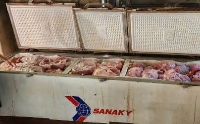 Số lượng thịt được cất giữ trong tủ đông - Ảnh Công an xã Hợp Minh.