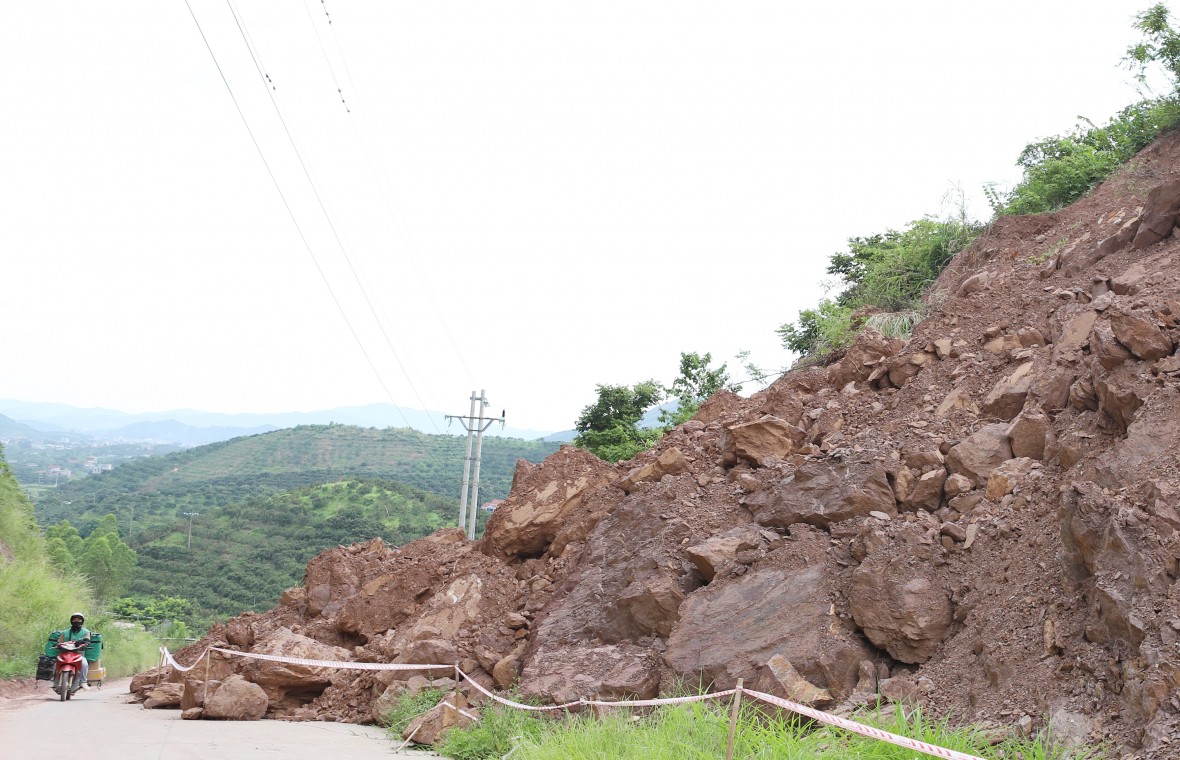 Bắc Ninh sửa chữa, khắc phục khẩn cấp sự cố sạt lở trên đường tỉnh 294B