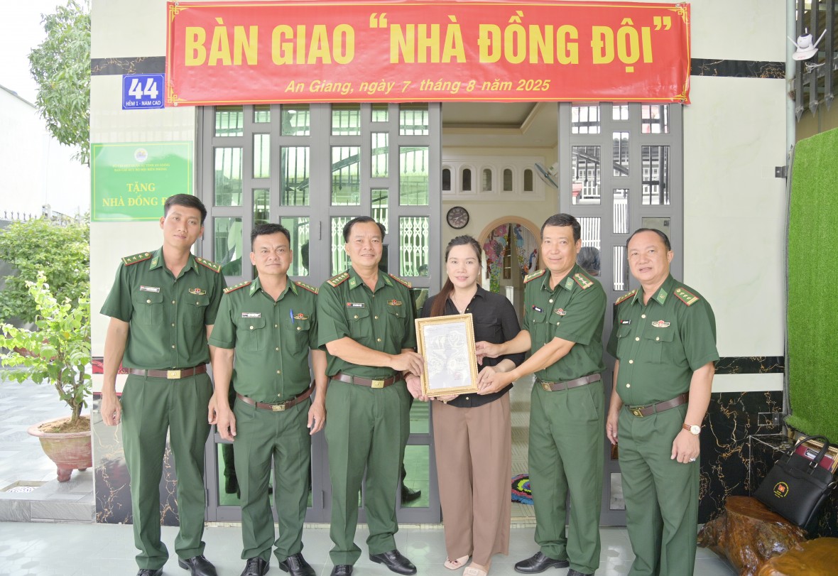 BĐBP An Giang bàn giao 03 căn Nhà đồng đội cho cán bộ Biên phòng