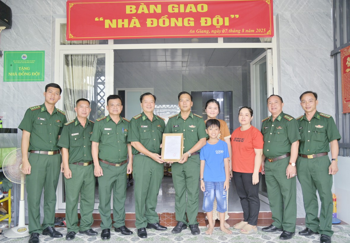 BĐBP An Giang bàn giao 03 căn Nhà đồng đội cho cán bộ Biên phòng