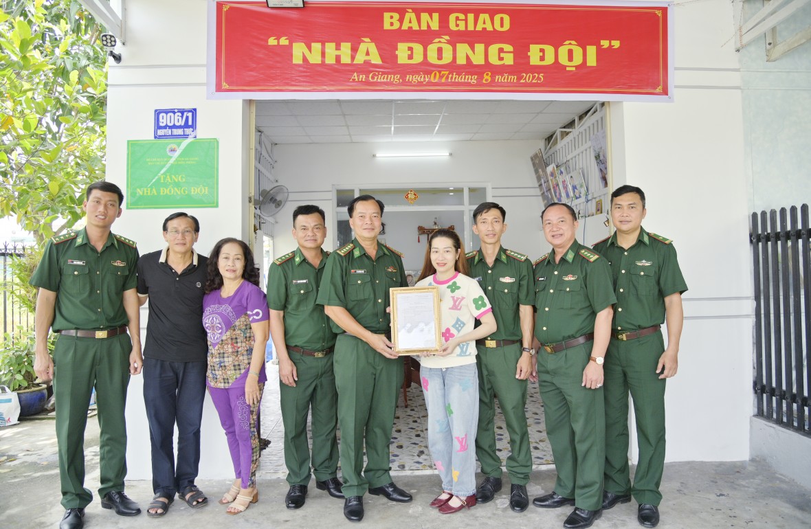 BĐBP An Giang bàn giao 03 căn Nhà đồng đội cho cán bộ Biên phòng