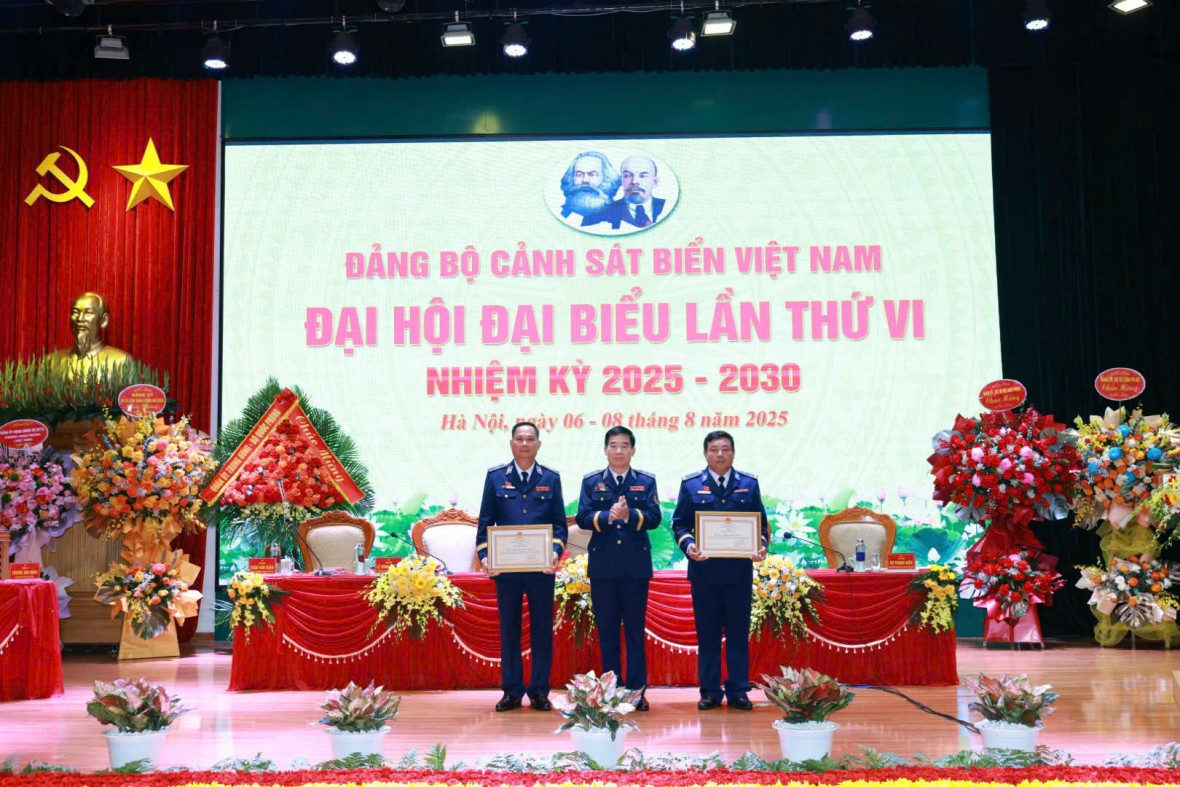 BTL Vùng Cảnh sát biển 4 được Thủ trưởng Cảnh sát biển Việt Nam khen thưởng đột xuất