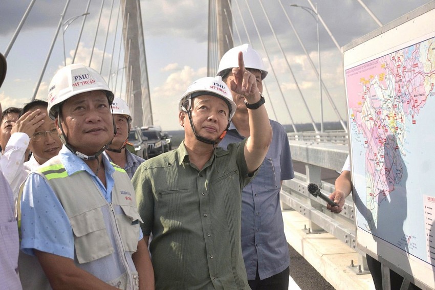 Phó Thủ tướng Trần Hồng Hà kiểm tra dự án cầu Rạch Miễu 2, dự kiến khánh thành ngày 19/8 Phó Thủ tướng Trần Hồng Hà kiểm tra dự án cầu Rạch Miễu 2, dự kiến khánh thành ngày 19/8