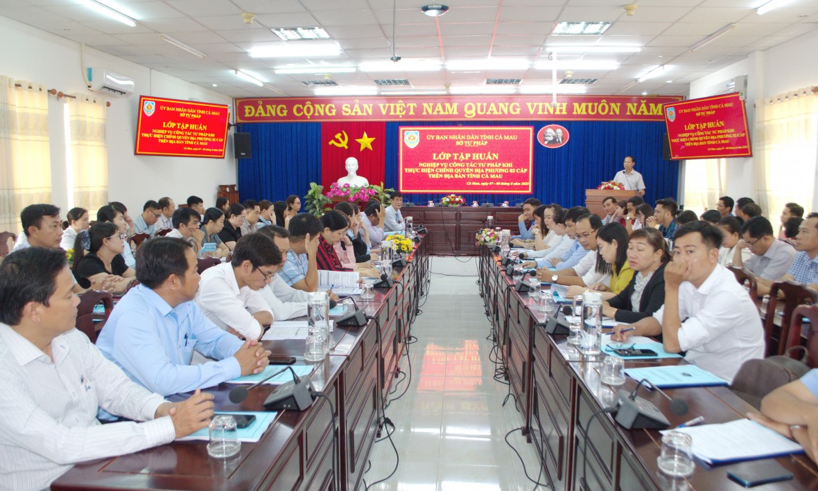 Tập huấn nghiệp vụ tư pháp cho công chức cấp xã khi thực hiện chính quyền hai cấp ở Cà Mau Tập huấn nghiệp vụ tư pháp cho công chức cấp xã khi thực hiện chính quyền hai cấp ở Cà Mau