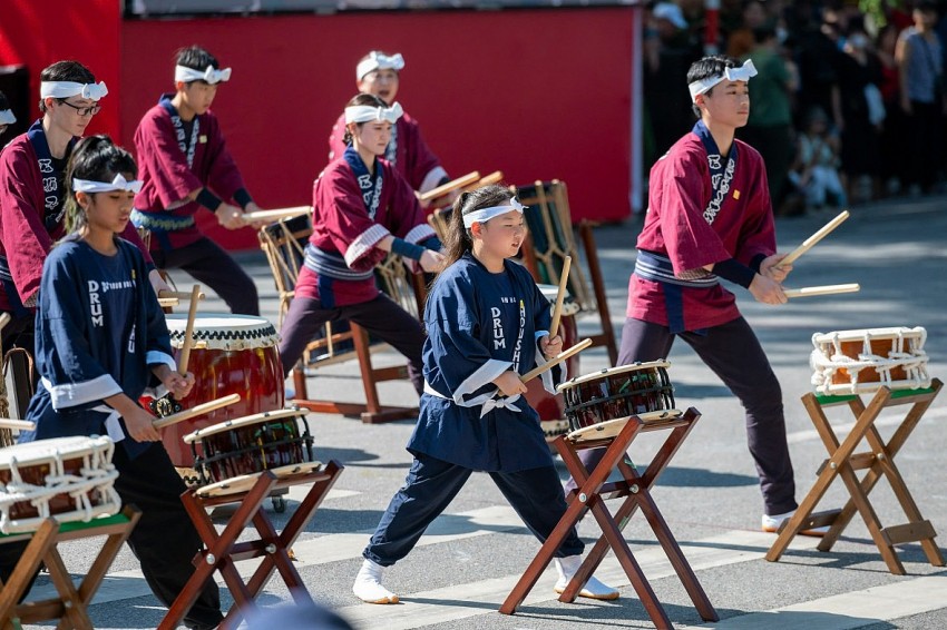 Cảnh sát 7 nước tạo nên đại nhạc hội bên hồ Hoàn Kiếm