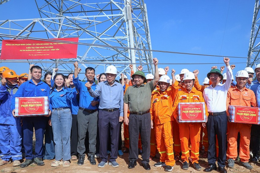 Thủ tướng yêu cầu hoàn thành đường dây 500 kV Lào Cai-Vĩnh Yên trước ngày 19/8/2025 Thủ tướng yêu cầu hoàn thành đường dây 500 kV Lào Cai-Vĩnh Yên trước ngày 19/8/2025