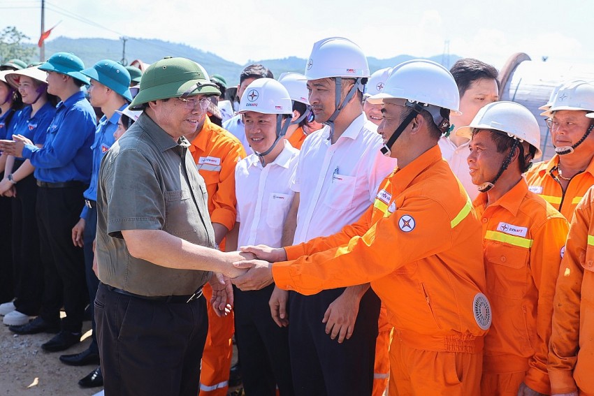 Thủ tướng yêu cầu hoàn thành đường dây 500 kV Lào Cai-Vĩnh Yên trước ngày 19/8/2025 Thủ tướng yêu cầu hoàn thành đường dây 500 kV Lào Cai-Vĩnh Yên trước ngày 19/8/2025