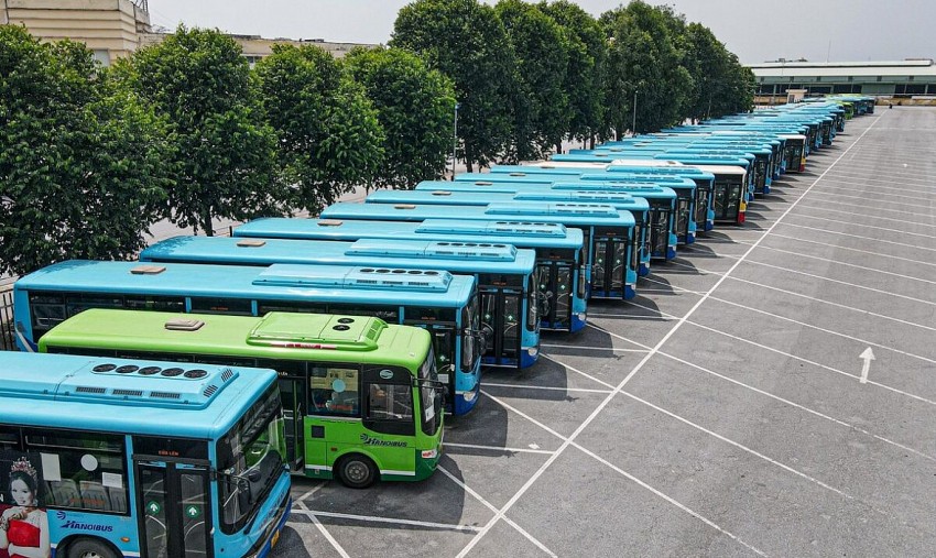 Hà Nội tăng cường các tuyến buýt phục vụ nhân dân, du khách tham gia Triển lãm thành tựu kinh tế-xã hội nhân dịp kỷ niệm 80 năm Ngày Quốc khánh. (Ảnh: blog.vexere.com)