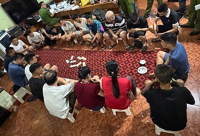 Các đối tượng đánh bạc bị bắt giữ