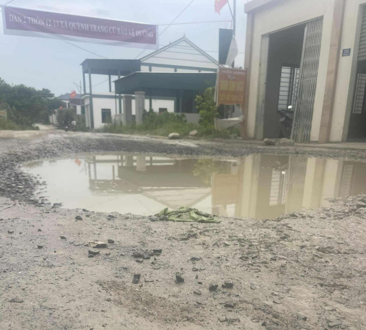 Tuyến đường xuống cấp nghiêm trọng.