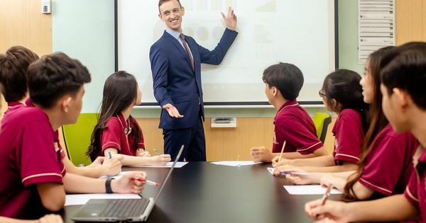 Từ 25/9, dạy các môn học bằng ngoại ngữ theo quy định mới