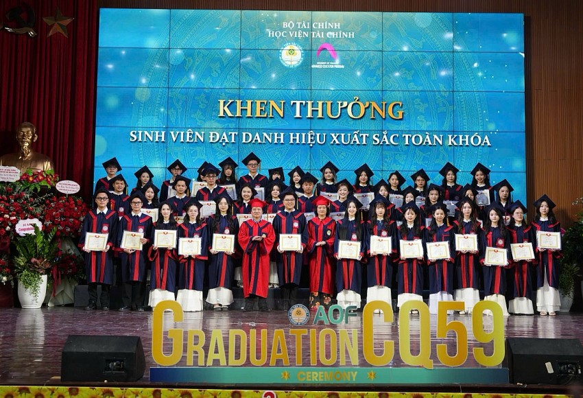 Học viện Tài chính trao bằng tốt nghiệp cho 1.200 sinh viên chương trình chất lượng cao