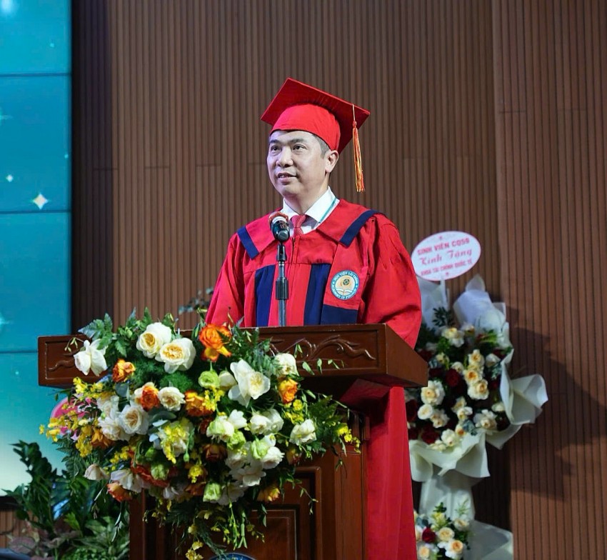 Học viện Tài chính trao bằng tốt nghiệp cho 1.200 sinh viên chương trình chất lượng cao