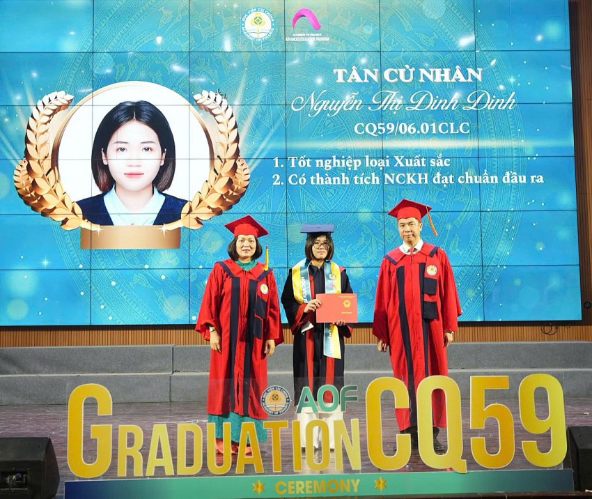 Học viện Tài chính trao bằng tốt nghiệp cho 1.200 sinh viên chương trình chất lượng cao