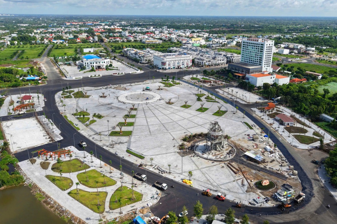 Quảng trường Phan Ngọc Hiển - Biểu tượng đô thị mới của Cà Mau
