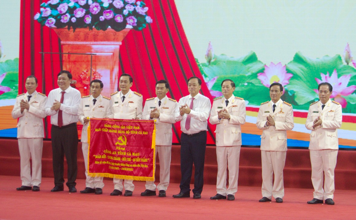 Cà Mau kỷ niệm 80 năm Công an nhân dân “Lá chắn thép” bảo vệ Tổ quốc