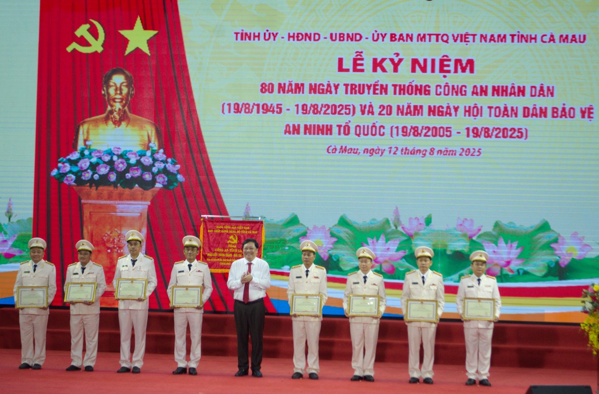Cà Mau kỷ niệm 80 năm Công an nhân dân “Lá chắn thép” bảo vệ Tổ quốc