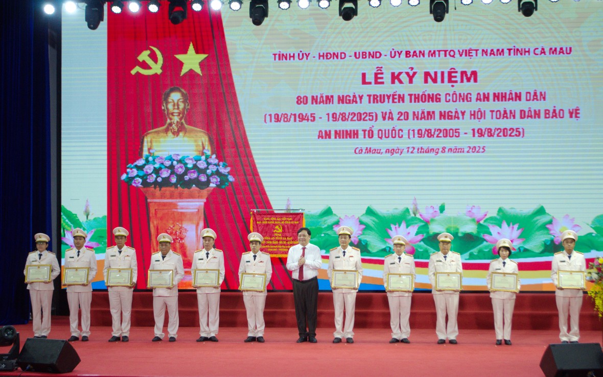 Cà Mau kỷ niệm 80 năm Công an nhân dân “Lá chắn thép” bảo vệ Tổ quốc