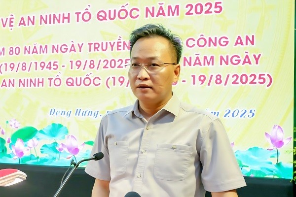 Ủy viên Bộ Chính trị Trần Cẩm Tú dự Ngày hội toàn dân bảo vệ an ninh Tổ quốc tại Hưng Yên Ủy viên Bộ Chính trị Trần Cẩm Tú dự Ngày hội toàn dân bảo vệ an ninh Tổ quốc tại Hưng Yên