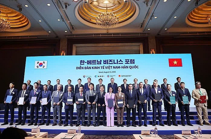 Tổng Bí thư Tô Lâm và Thủ tướng Hàn Quốc Kim Min Seok chứng kiến các đơn vị, doanh nghiệp trao thỏa thuận hợp tác