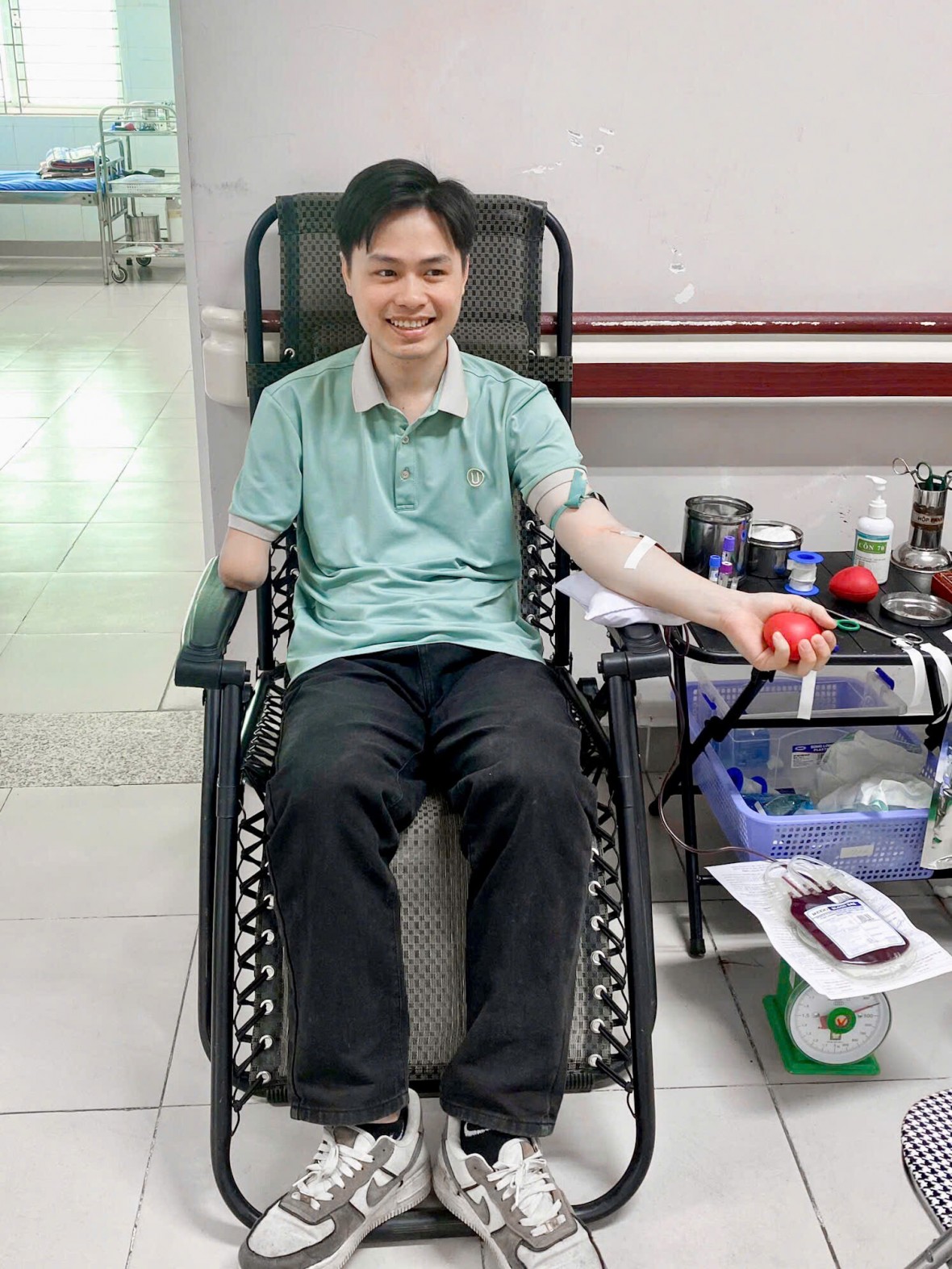 Hành trình “cho đi yêu thương” của chàng trai khuyết tật