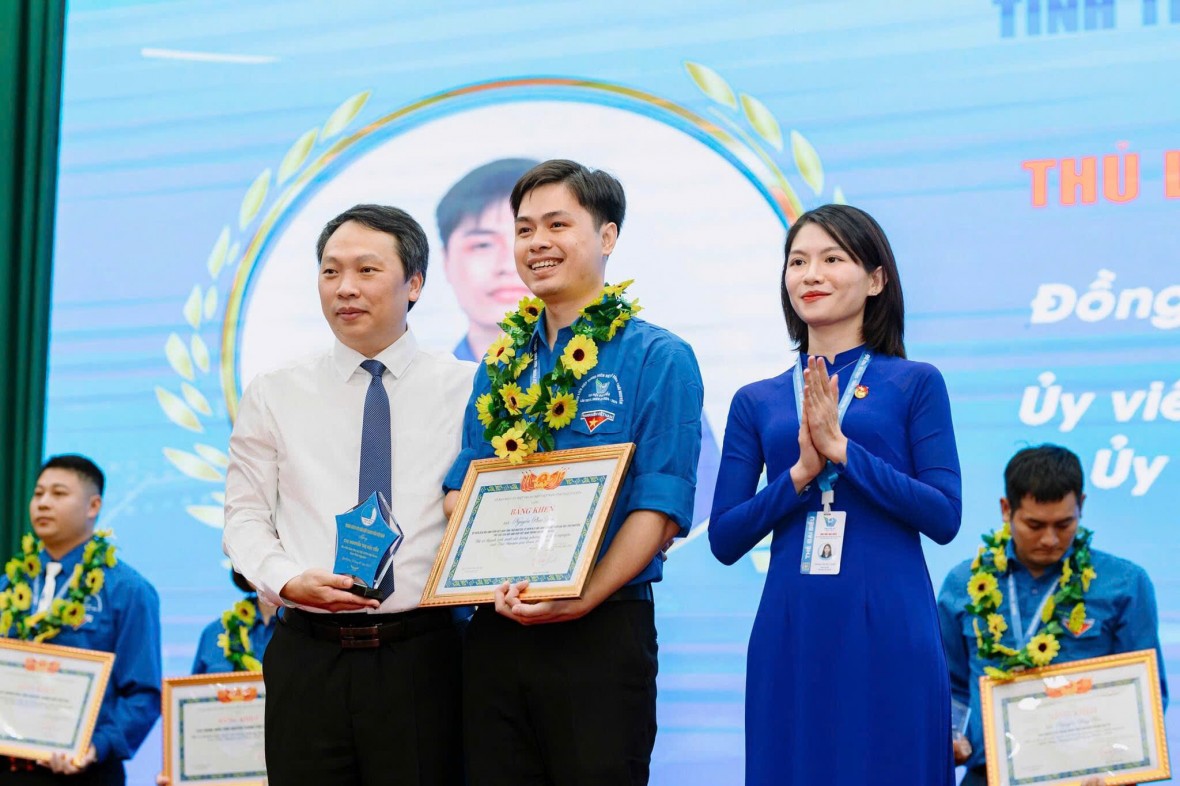 Hành trình “cho đi yêu thương” của chàng trai khuyết tật