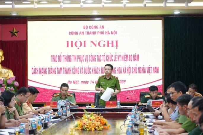 Thiếu tướng Nguyễn Hồng Ky, Phó Giám đốc CATP phát biểu khai mạc hội nghị.