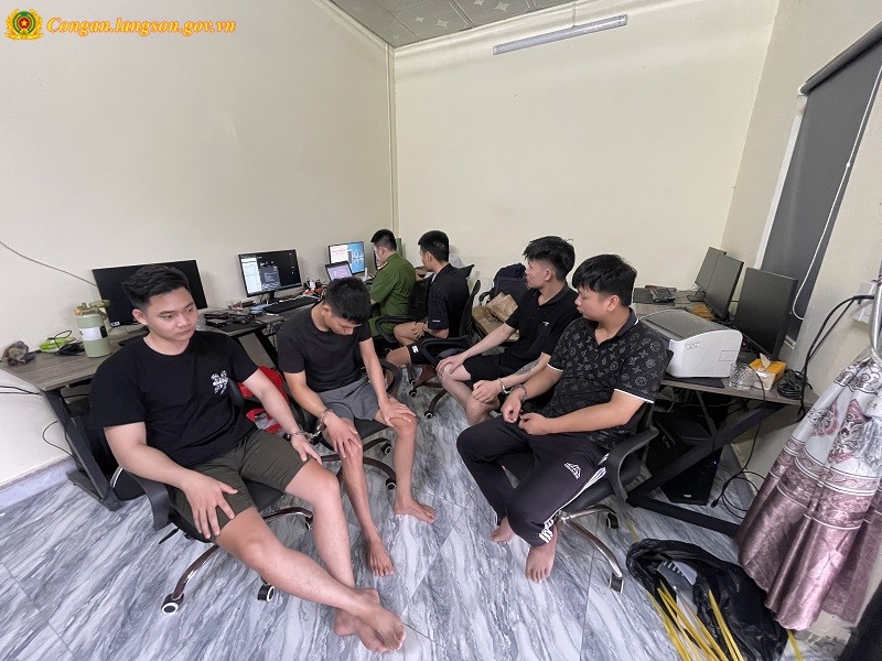 Bắt 19 người trong đường dây mua bán tài khoản mạng thu lợi hàng tỷ đồng tại Lạng Sơn