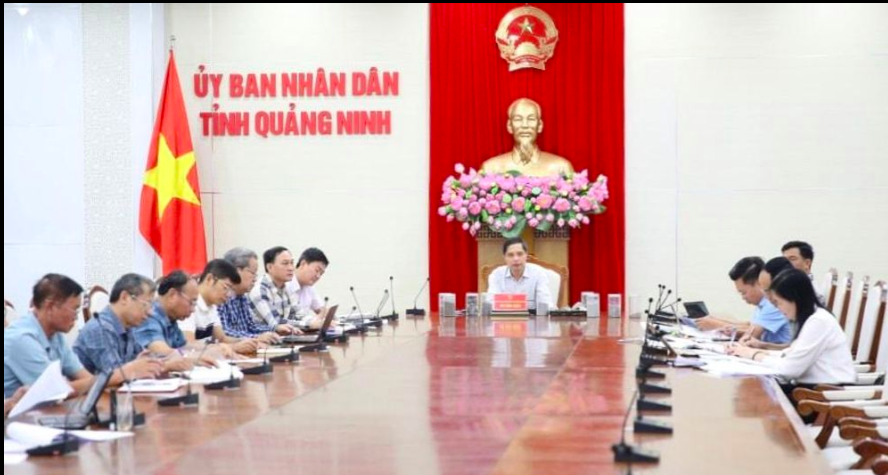Phó Chủ tịch Thường trực UBND tỉnh Quảng Ninh Vũ Văn Diện chủ trì buổi làm việc về việc chuyển giao các đề tài khoa học và ứng dụng để sản xuất vật liệu xây dựng trên địa bàn tỉnh. 