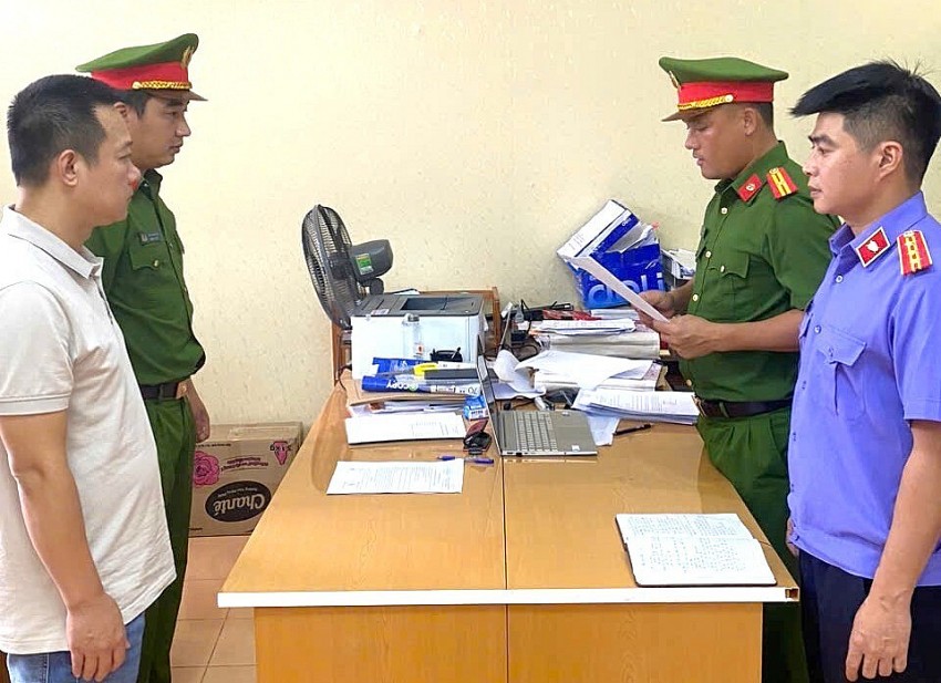 Tống đạt quyết định khởi tố bị can Phạm Trường Giang