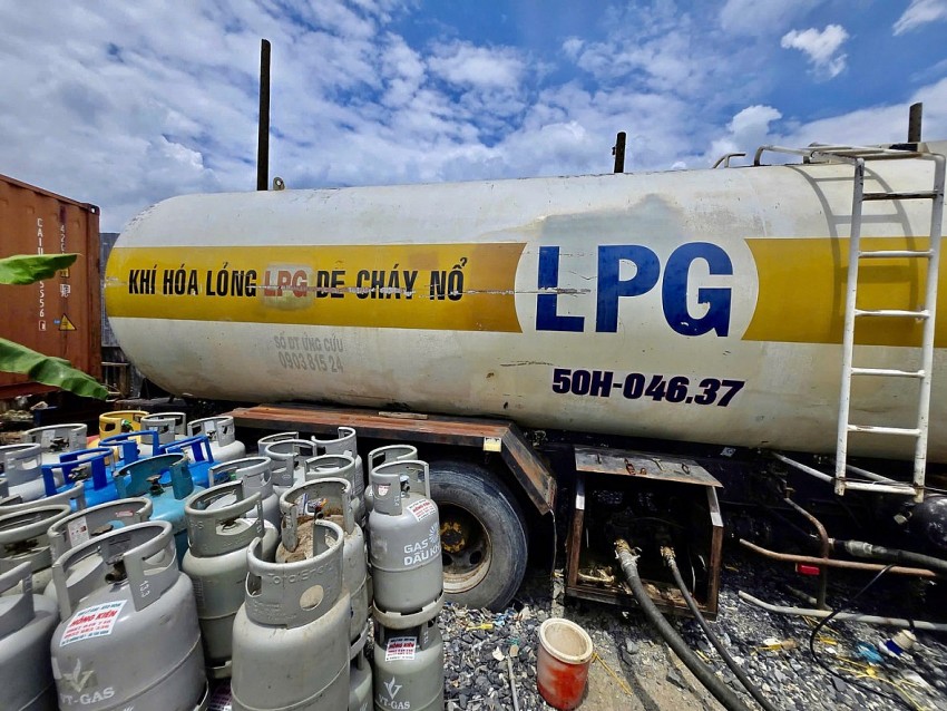 Dụng cụ sang chiết, sản xuất gas giả.