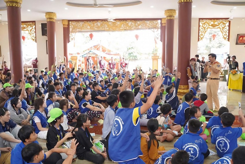 Buổi tuyên truyền góp phần xây dựng văn hóa tham gia giao thông an toàn.