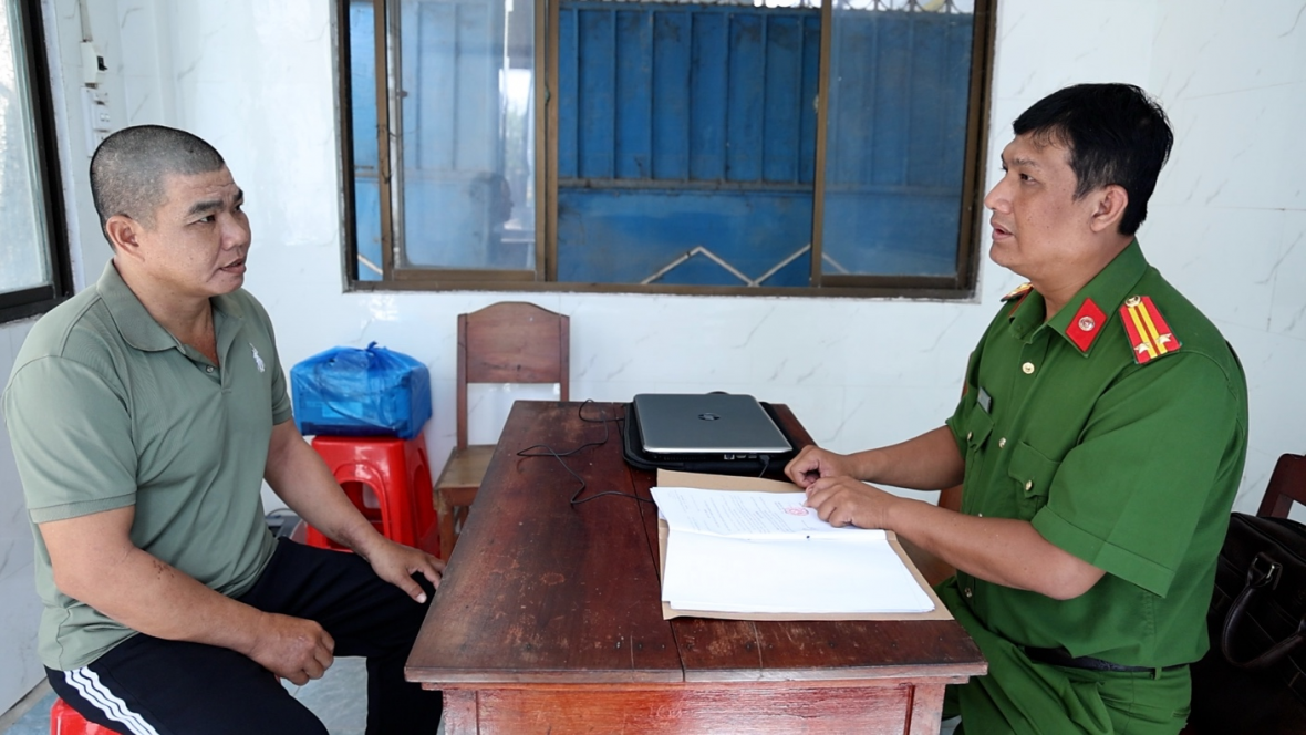 An Giang: Bắt đối tượng trộm 460 triệu trong cốp xe mô tô