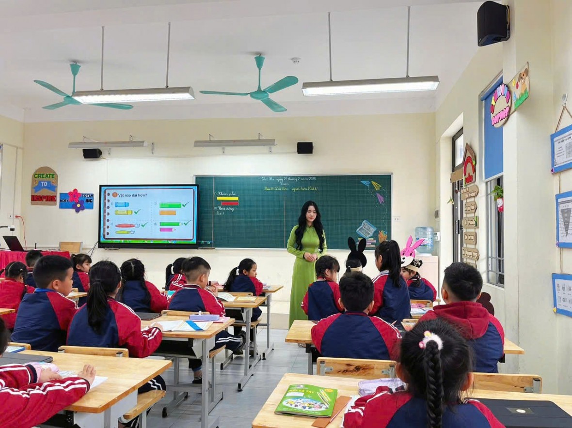 Hà Nội tuyển dụng gần 1.000 giáo viên, nhân viên cho năm học mới. (Ảnh: Hải Anh) Hà Nội tuyển dụng gần 1.000 giáo viên, nhân viên cho năm học mới. (Ảnh: Hải Anh)