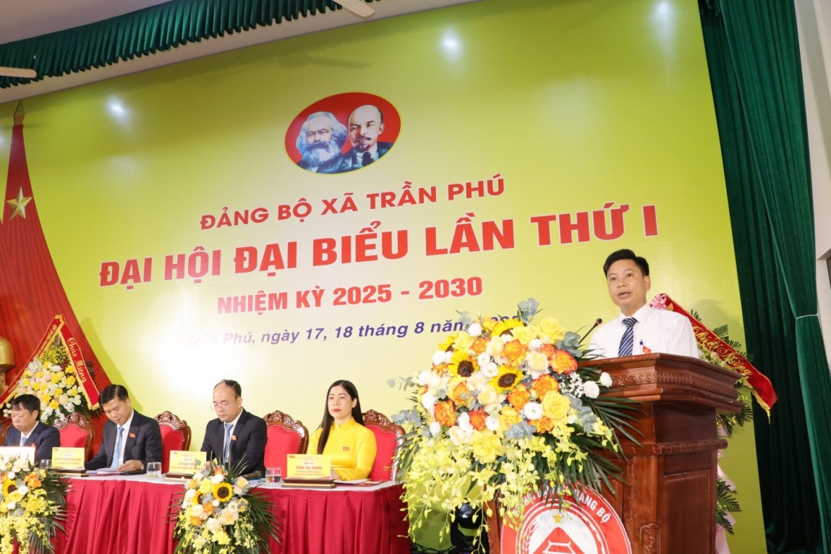 Đại biểu Trần Văn Khải tham luận về công tác xây dựng Đảng tại Đại hội. Đại biểu Trần Văn Khải tham luận về công tác xây dựng Đảng tại Đại hội.
